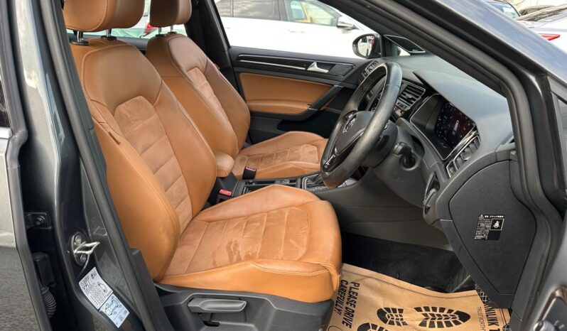 
								Volkswagen Golf full									