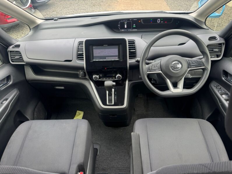 
								Nissan Serena full									