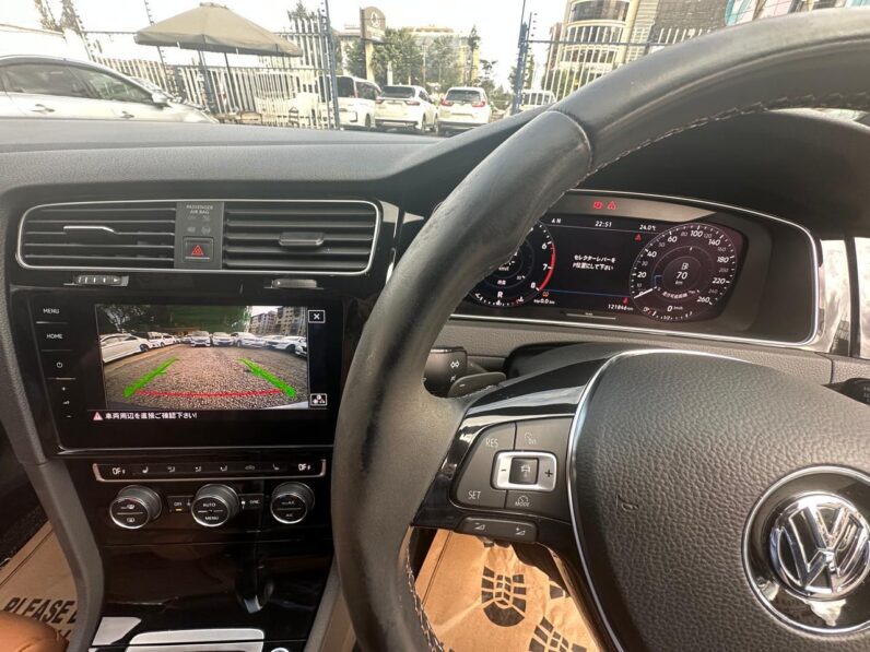 
								Volkswagen Golf full									