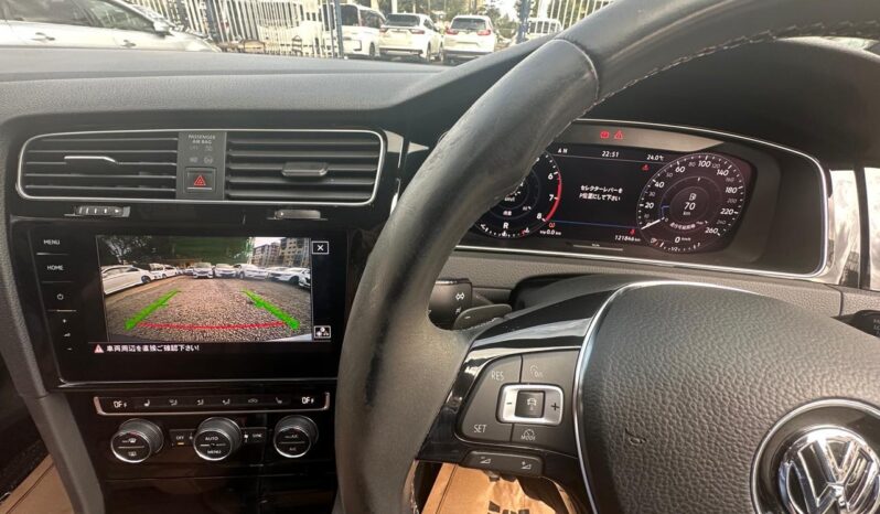 
								Volkswagen Golf full									