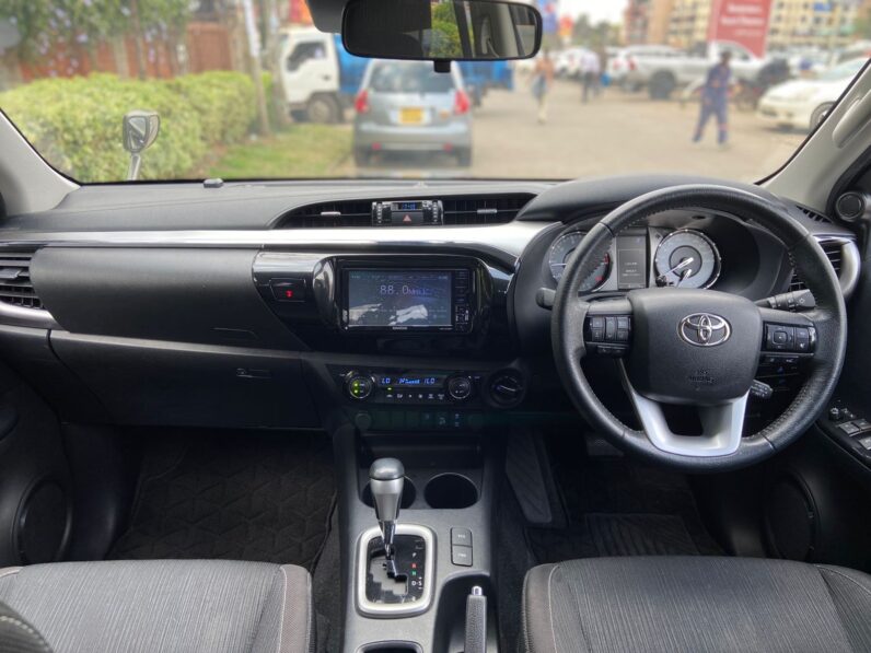 
								Toyota Hilux full									