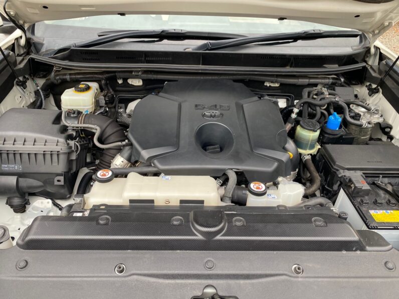 
								Toyota Land Cruiser Prado TX full									