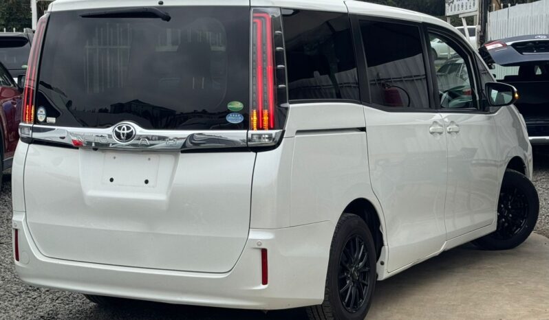 
								Toyota Noah full									