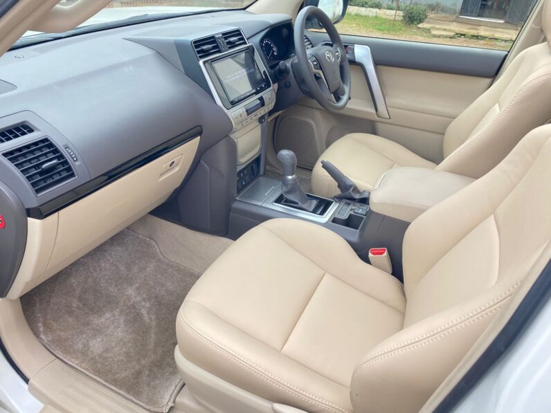 
								Toyota Land Cruiser Prado TX full									