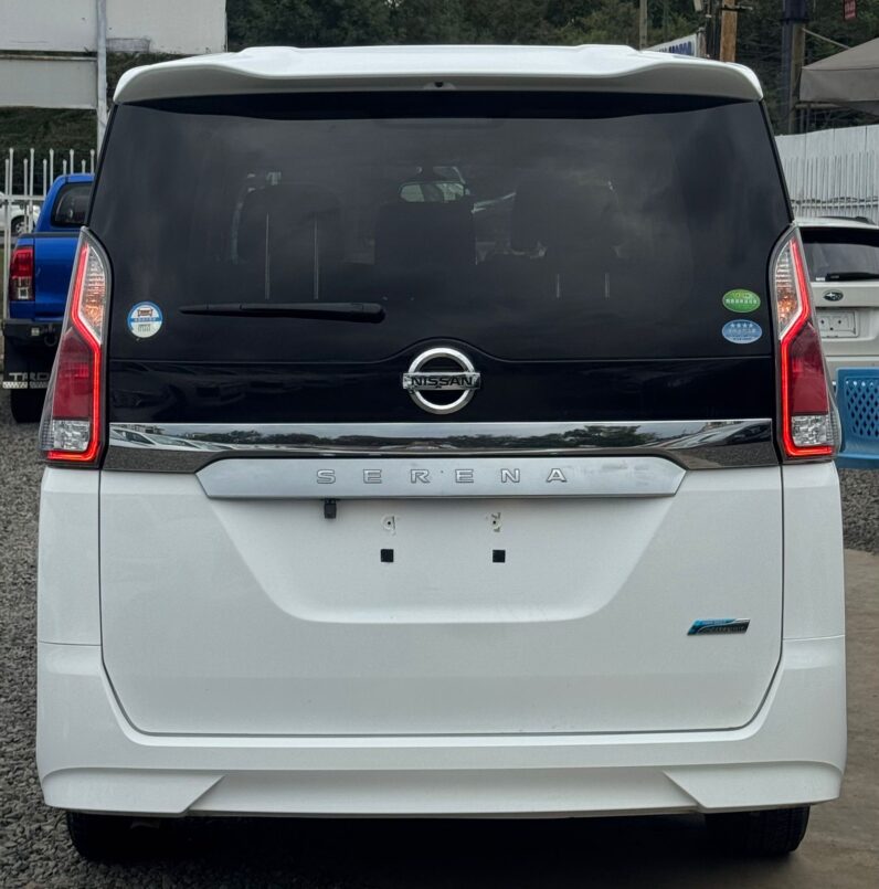 
								Nissan Serena full									