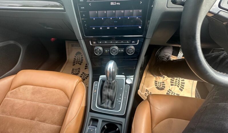 
								Volkswagen Golf full									