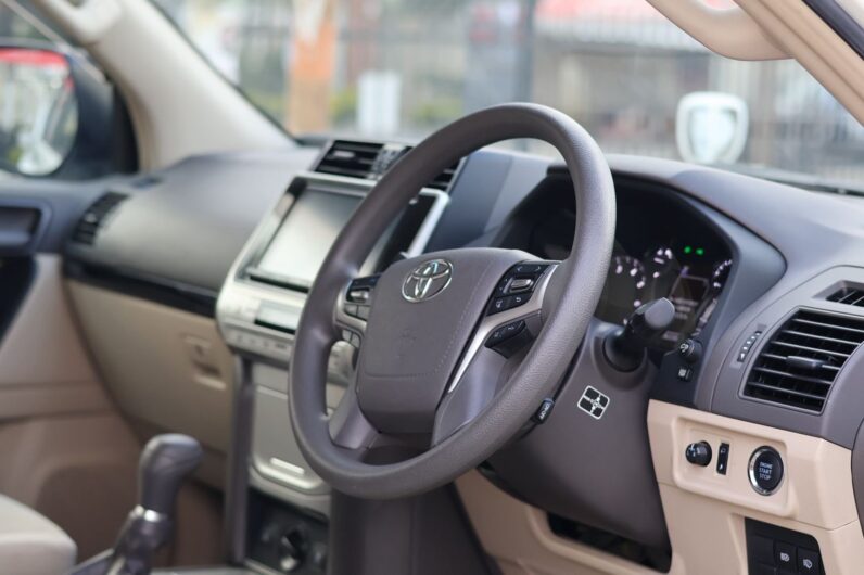 
								Toyota Land Cruiser Prado TxL full									