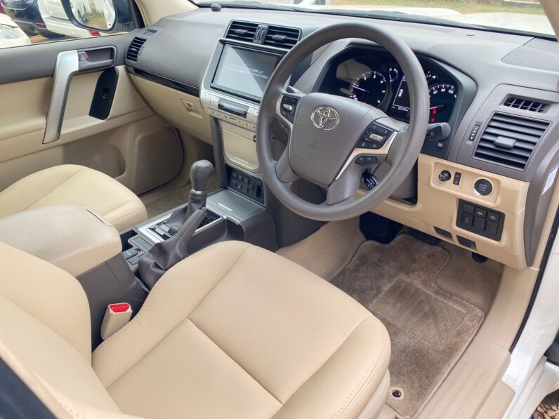 
								Toyota Land Cruiser Prado TX full									