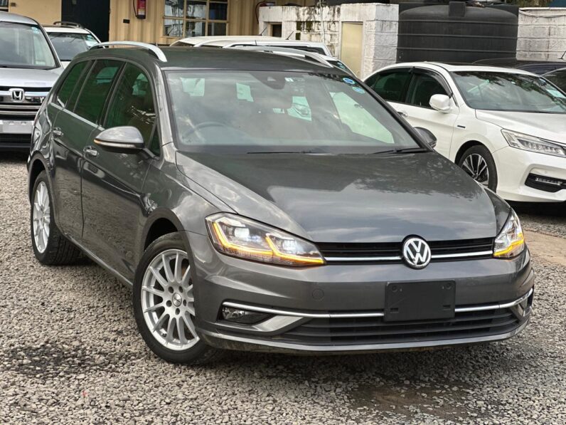 
								Volkswagen Golf full									