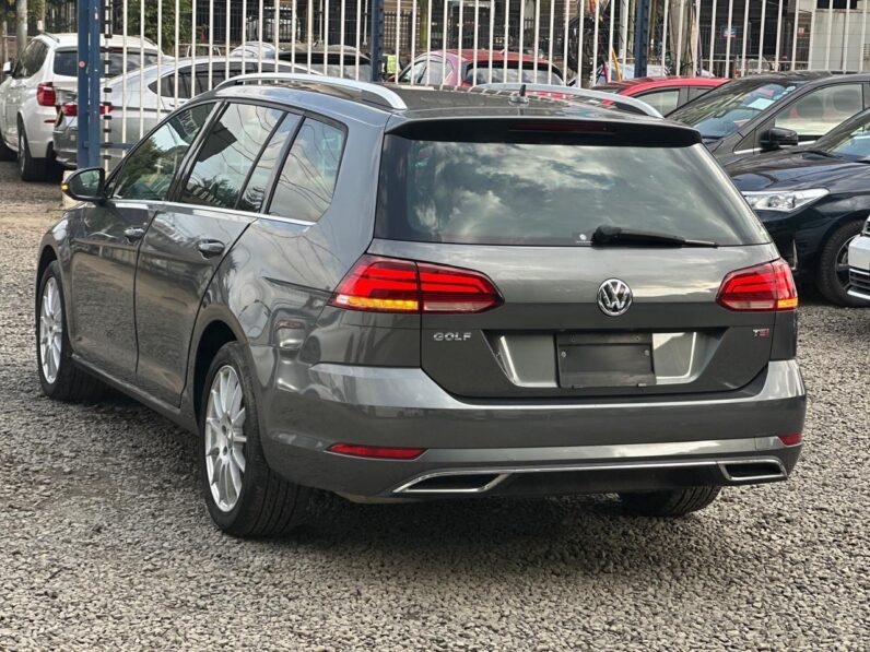 
								Volkswagen Golf full									