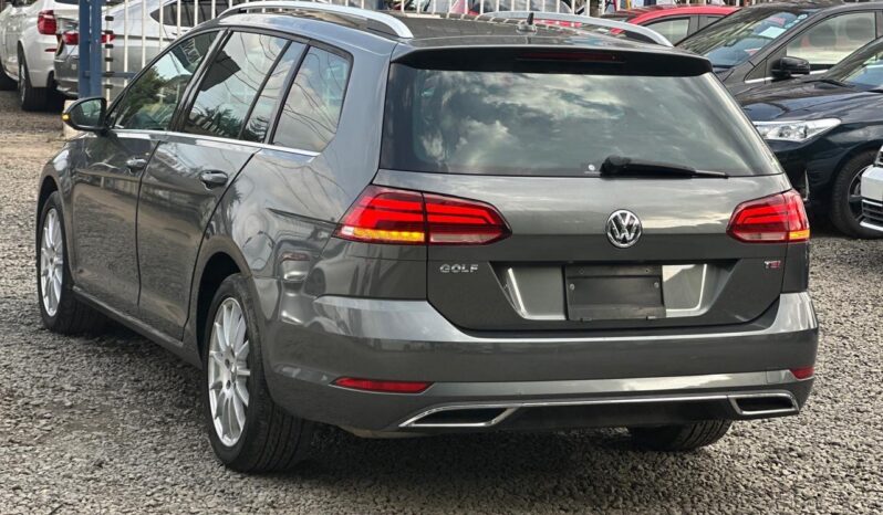 
								Volkswagen Golf full									