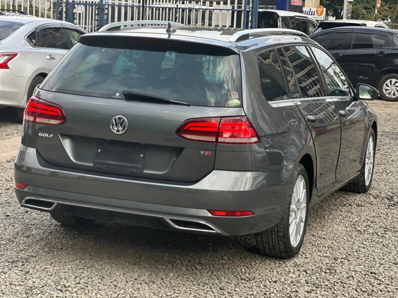 
								Volkswagen Golf full									