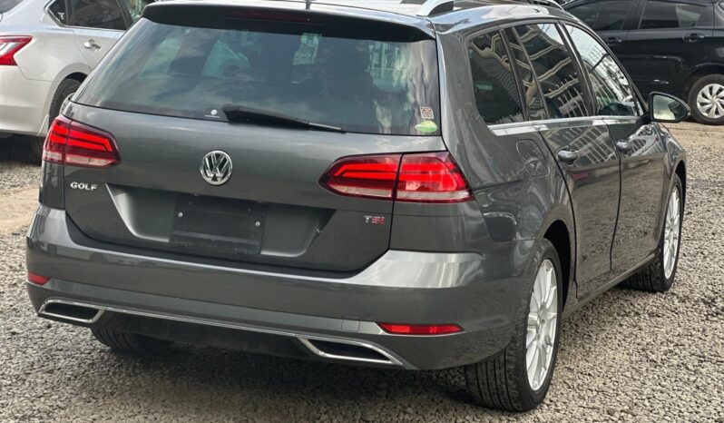 
								Volkswagen Golf full									