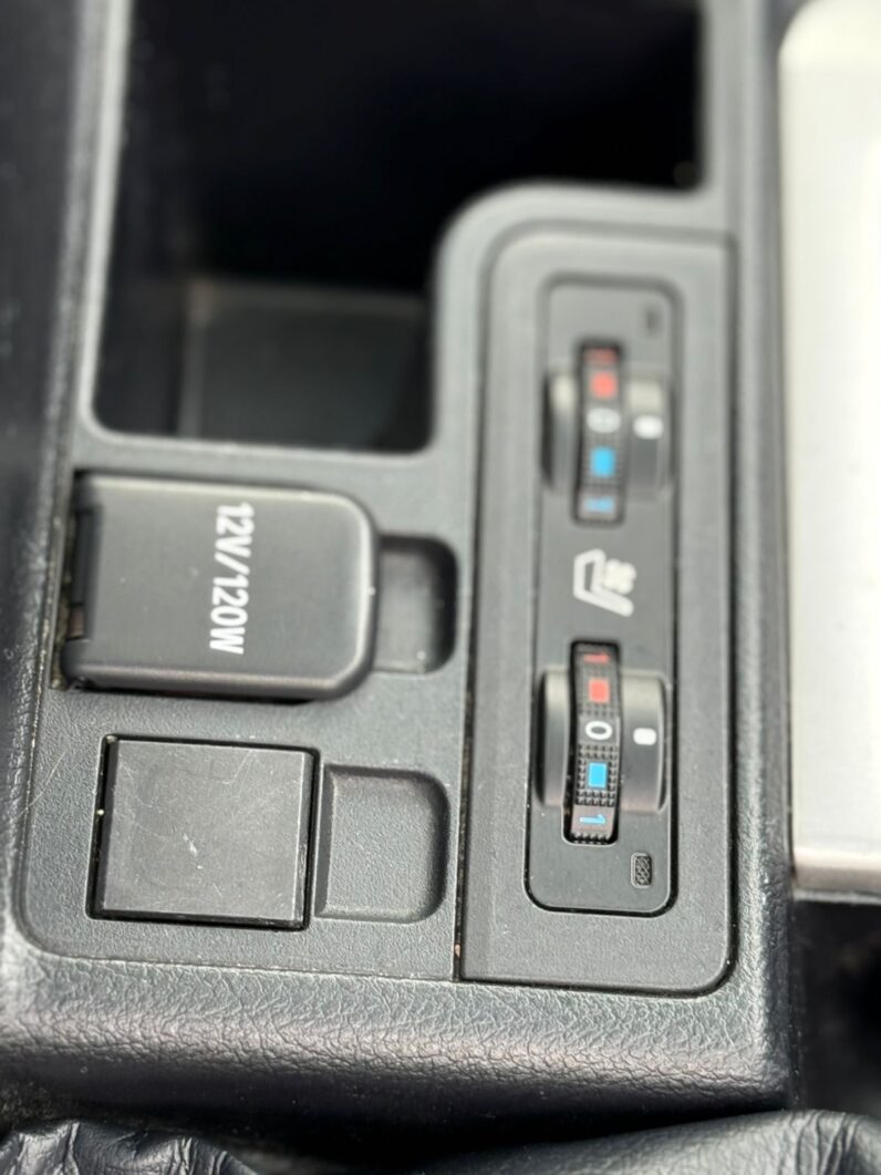 
								Toyota Land Cruiser Prado TX-L full									