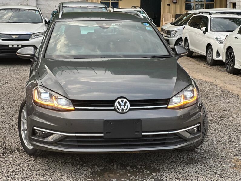 
								Volkswagen Golf full									