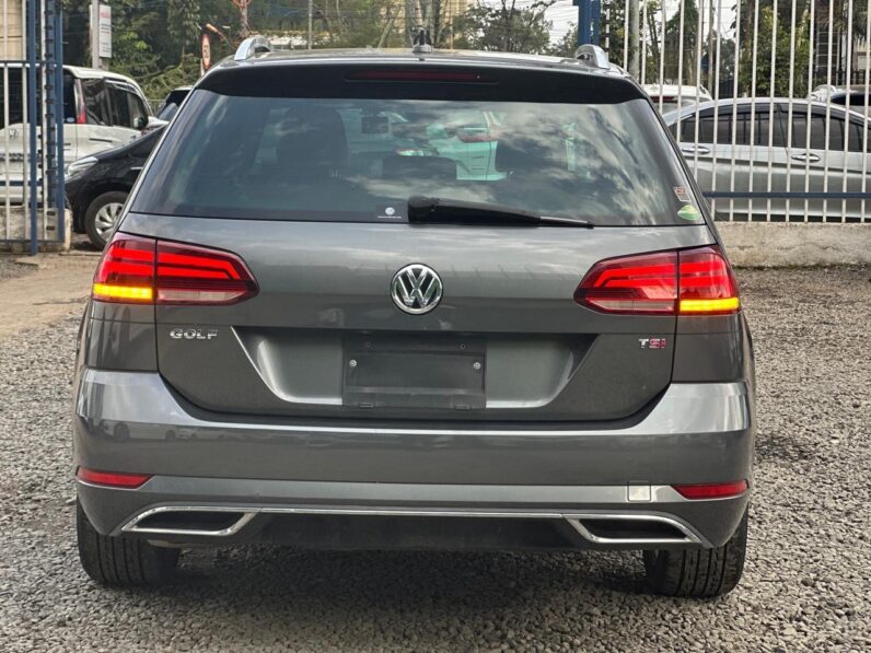 
								Volkswagen Golf full									