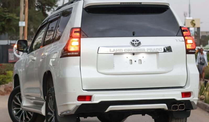 
								Toyota Land Cruiser Prado TxL full									