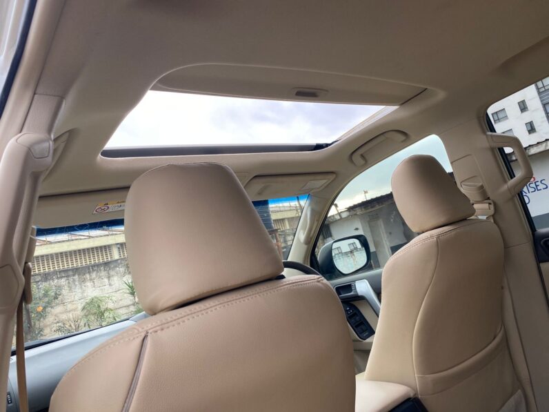 
								Toyota Land Cruiser Prado TX full									