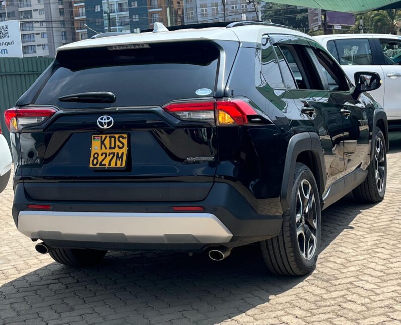
								Toyota RAV4 full									