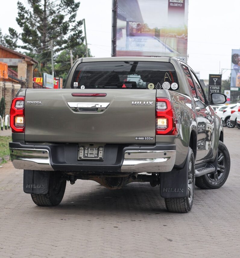
								Toyota Hilux full									