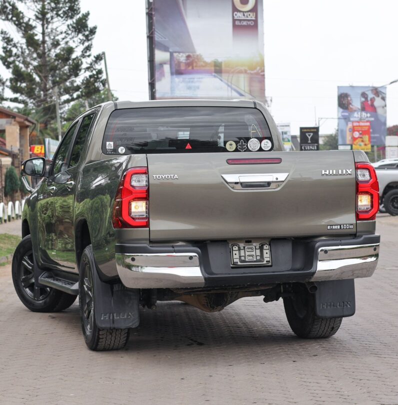 
								Toyota Hilux full									