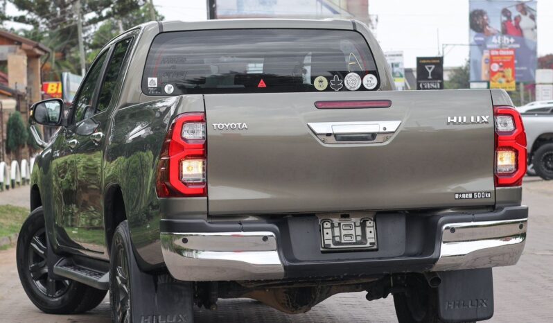 
								Toyota Hilux full									