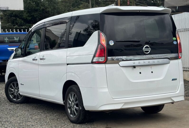 
								Nissan Serena full									