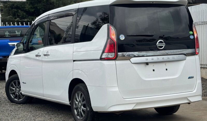 
								Nissan Serena full									