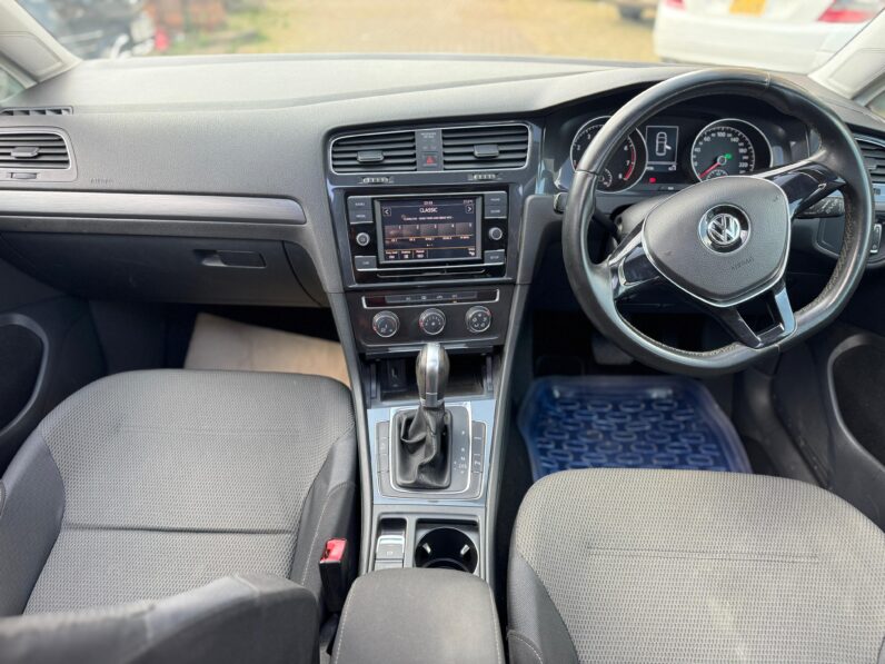 
								Voxwagen Golf full									