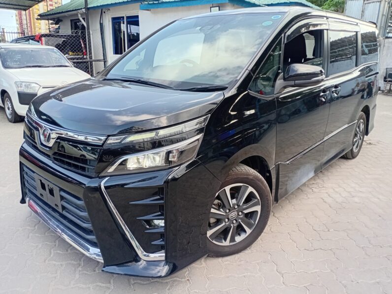 
								Toyota Voxy full									