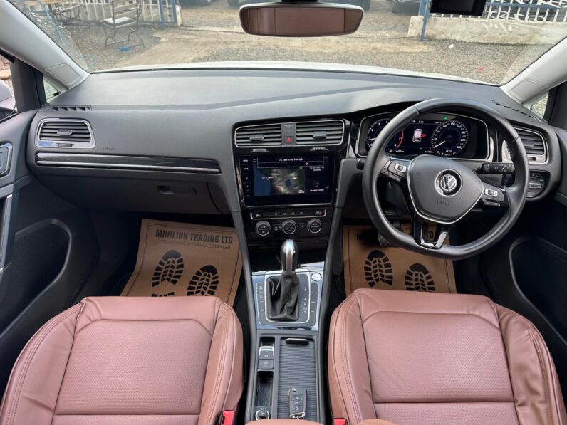 
								Voxwagen Golf TSI full									