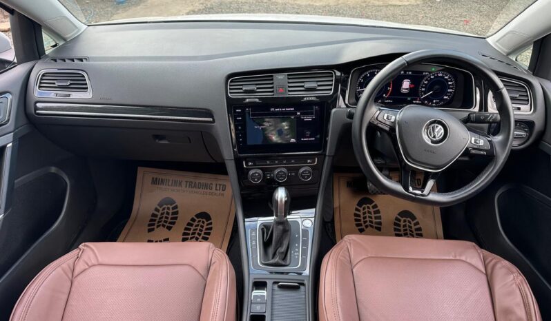 
								Voxwagen Golf TSI full									