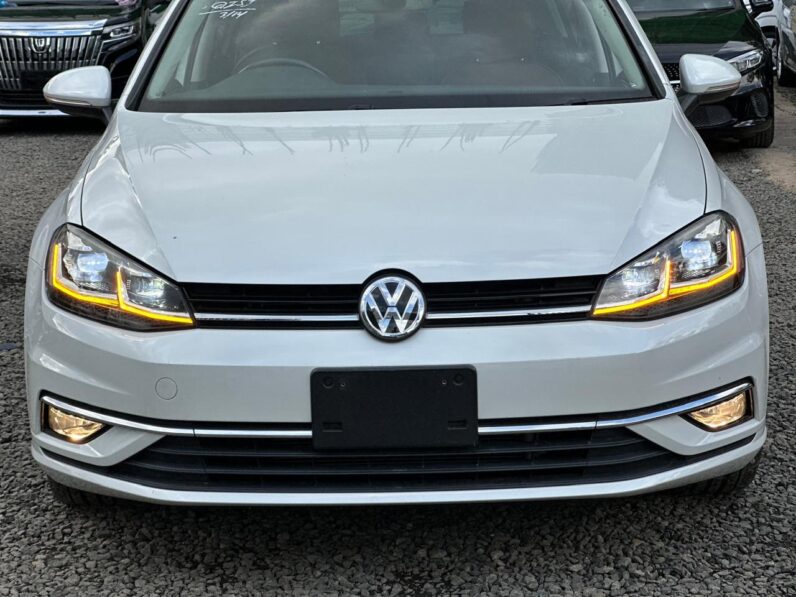 
								Voxwagen Golf TSI full									