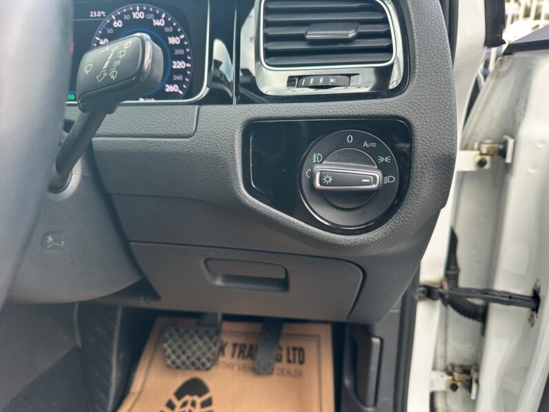 
								Voxwagen Golf TSI full									