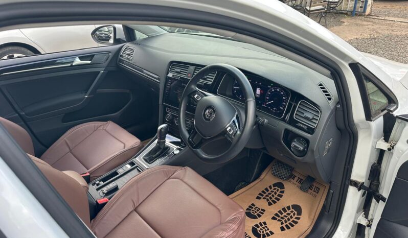 
								Voxwagen Golf TSI full									