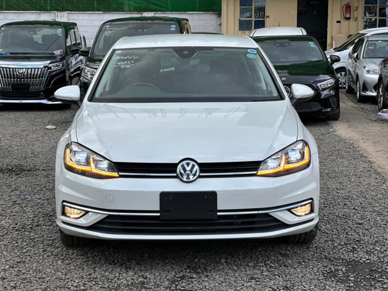 
								Voxwagen Golf TSI full									