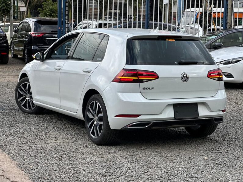 
								Voxwagen Golf TSI full									