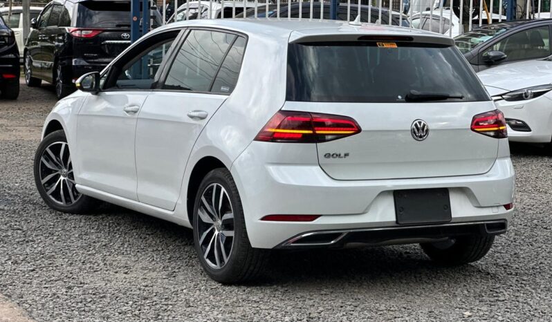 
								Voxwagen Golf TSI full									