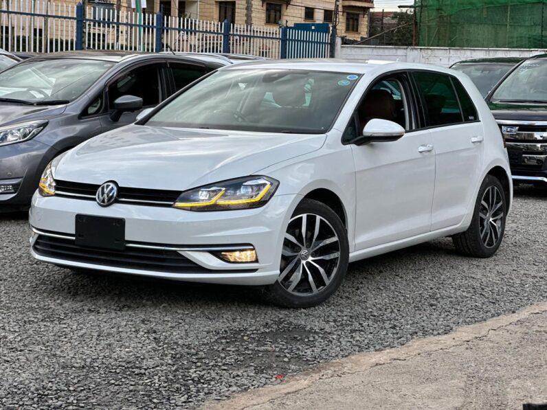 
								Voxwagen Golf TSI full									