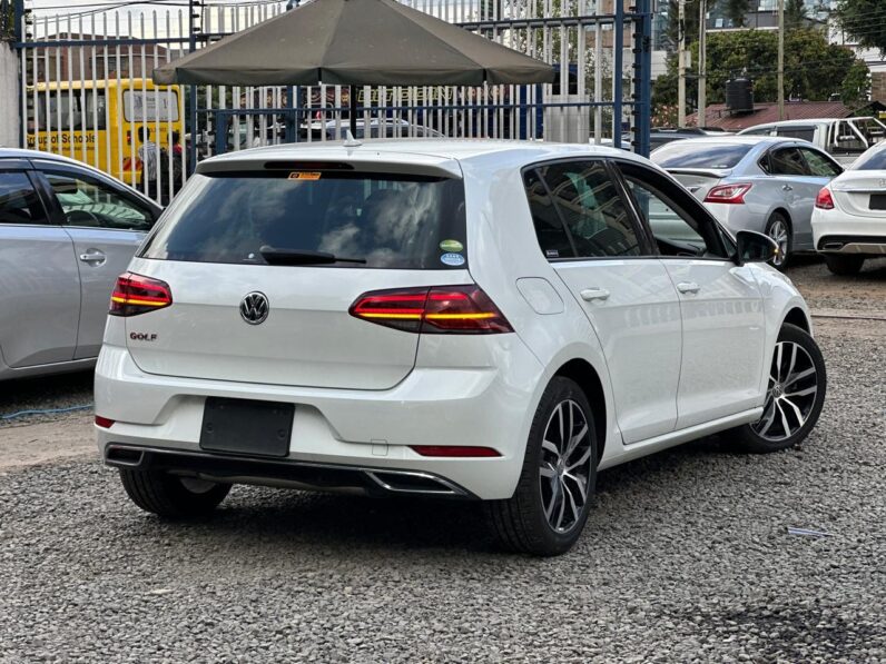 
								Voxwagen Golf TSI full									