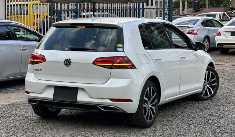 
								Voxwagen Golf TSI full									