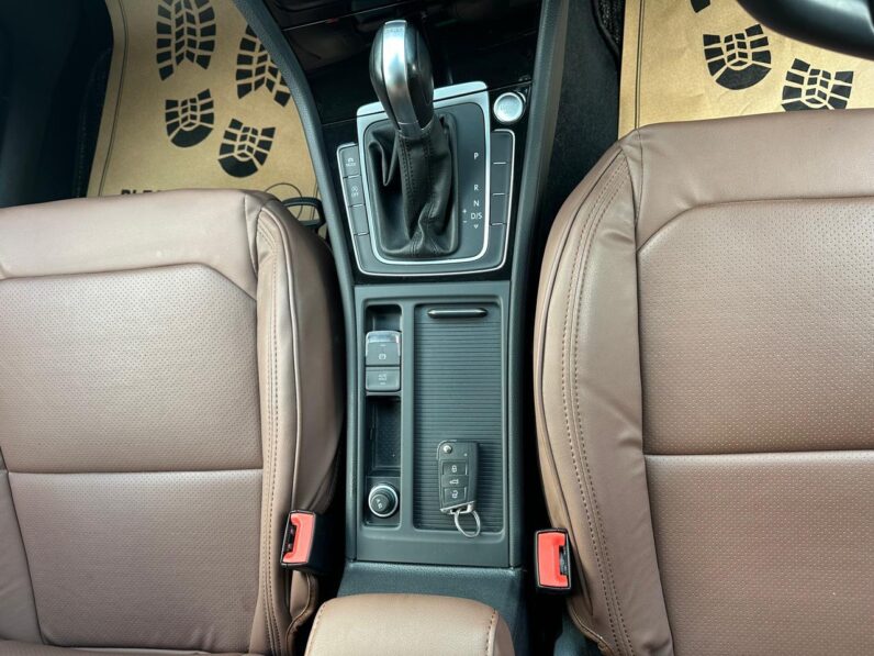 
								Voxwagen Golf TSI full									