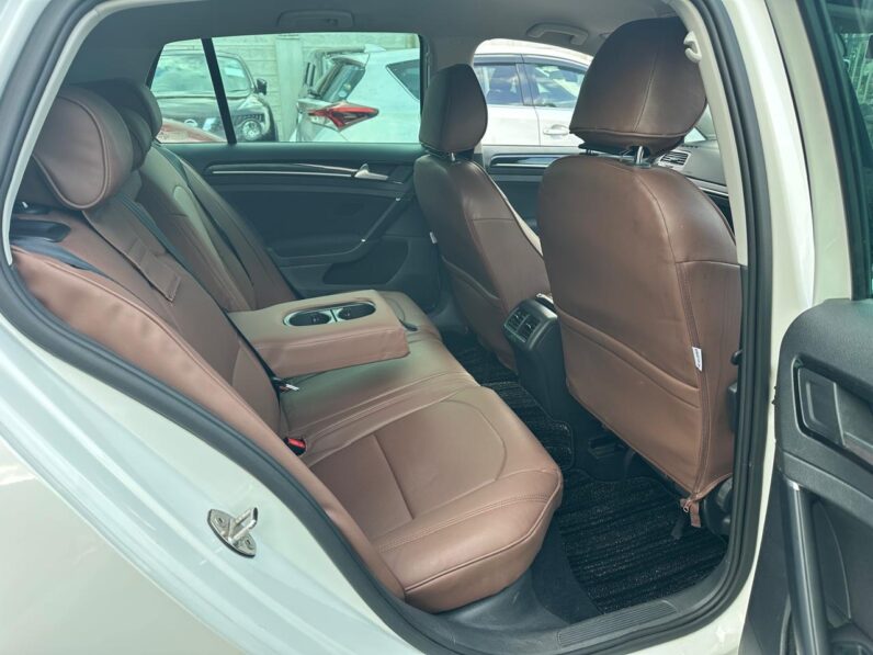 
								Voxwagen Golf TSI full									