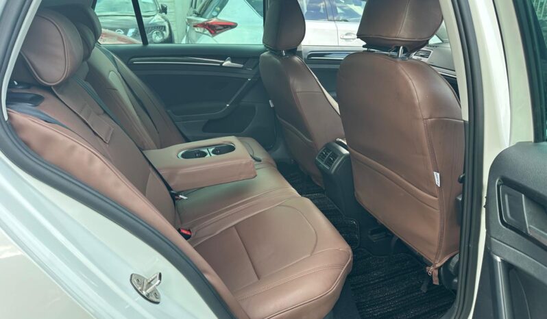 
								Voxwagen Golf TSI full									