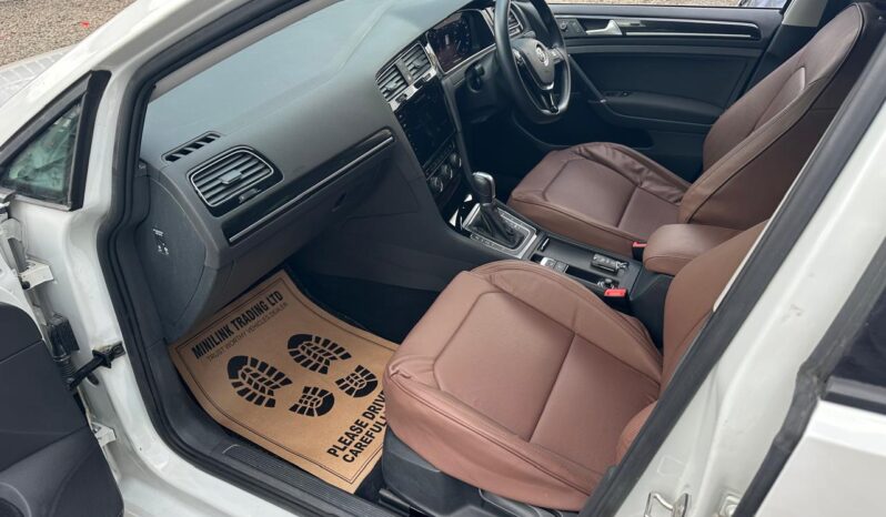 
								Voxwagen Golf TSI full									