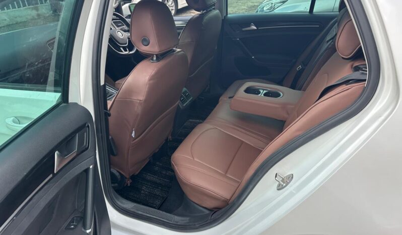 
								Voxwagen Golf TSI full									