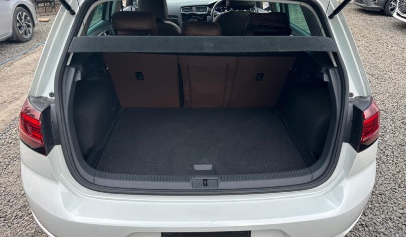 
								Voxwagen Golf TSI full									