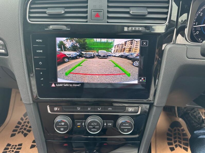 
								Voxwagen Golf TSI full									