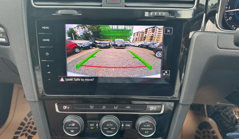 
								Voxwagen Golf TSI full									