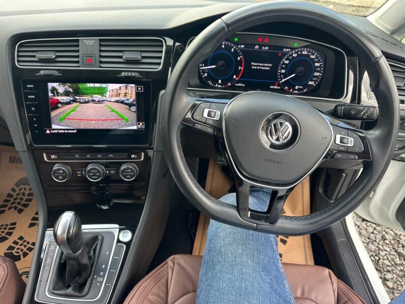 
								Voxwagen Golf TSI full									